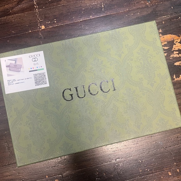 Gorgeous purse never used brand new in box ! - Picture 2 of 7